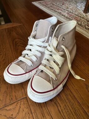 Converse Chuck Taylor High Tops Size 7.5